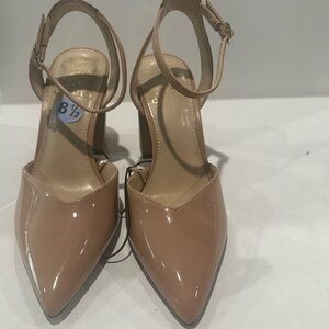 Vince CAMUTO Taupe Anklet 4” block heels. Size 8.5 M